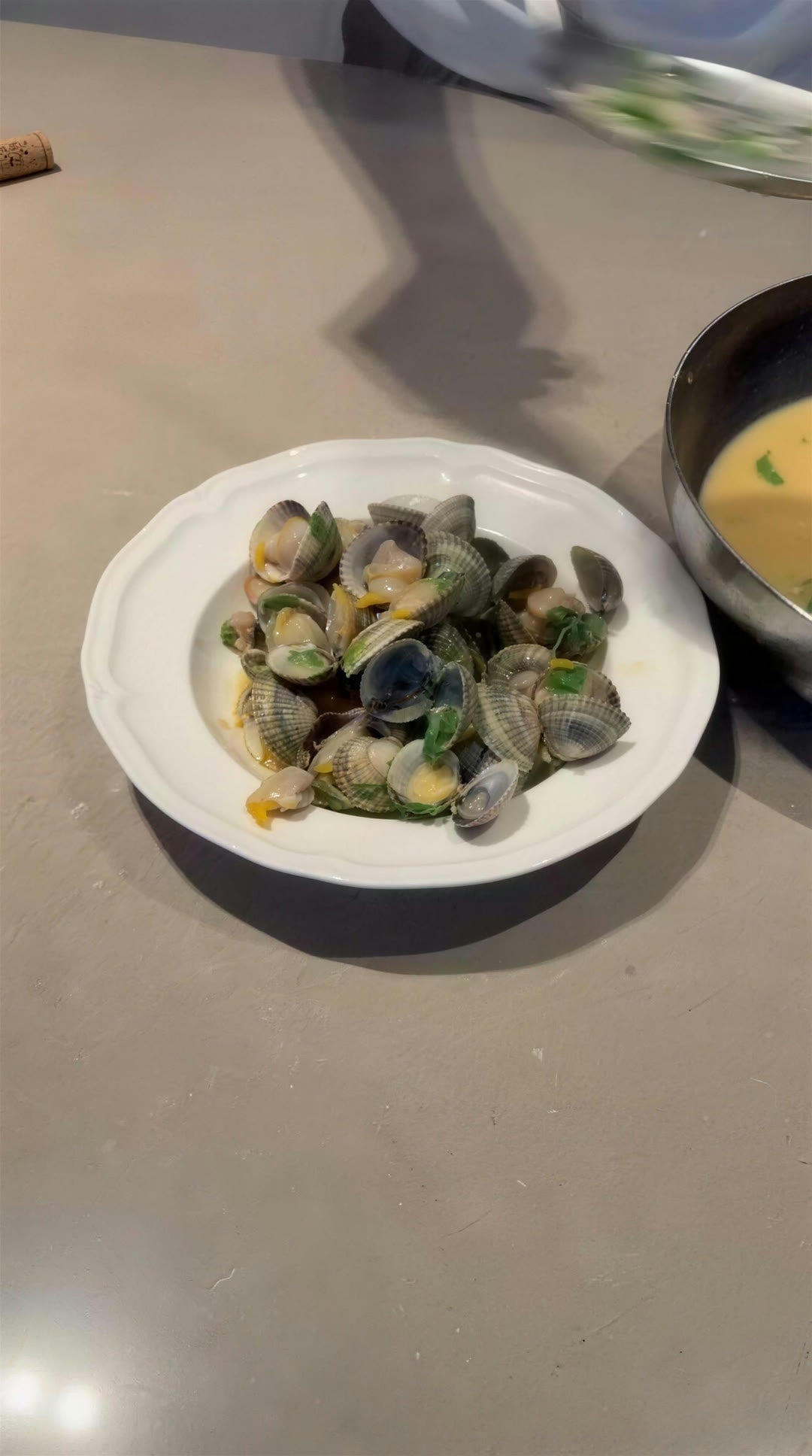 Romige tom yum met kokkels